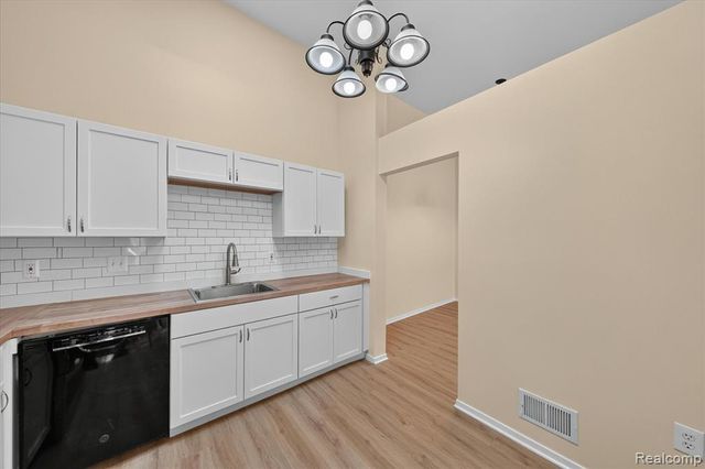 43628 W Arbor Way Drive 103, Canton, MI 48188