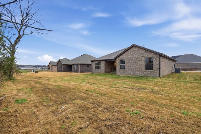 308 Cattleman Lane, Siloam Springs, AR 72761