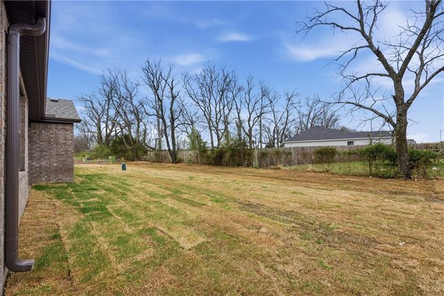 308 Cattleman Lane, Siloam Springs, AR 72761