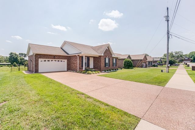 177 Hedgeway Ct, Gallatin, TN 37066