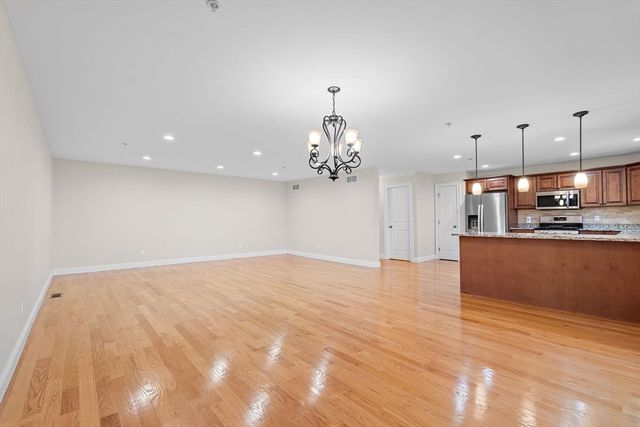 215 Rangeway Road 12, Billerica, MA 01862