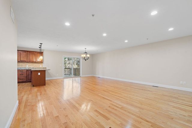 215 Rangeway Road 12, Billerica, MA 01862