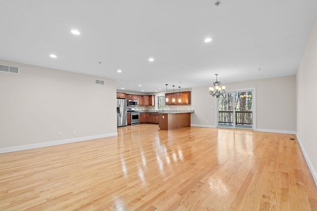 215 Rangeway Road 12, Billerica, MA 01862
