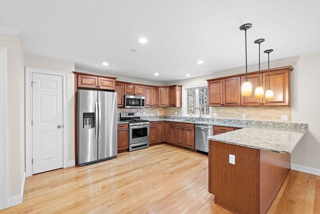 215 Rangeway Road 12, Billerica, MA 01862