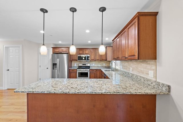215 Rangeway Road 12, Billerica, MA 01862