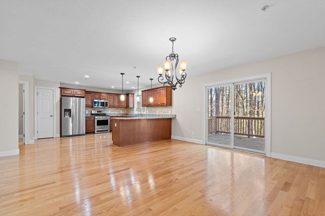 215 Rangeway Road 12, Billerica, MA 01862