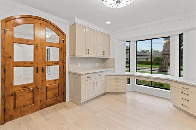 1911 Briarmead Drive, Houston, TX 77057