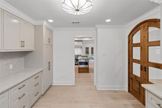 1911 Briarmead Drive, Houston, TX 77057