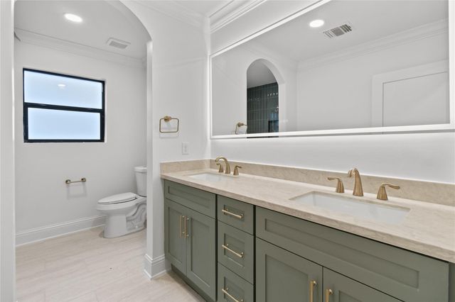 1911 Briarmead Drive, Houston, TX 77057