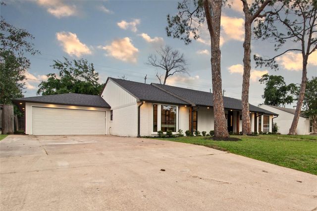 1911 Briarmead Drive, Houston, TX 77057