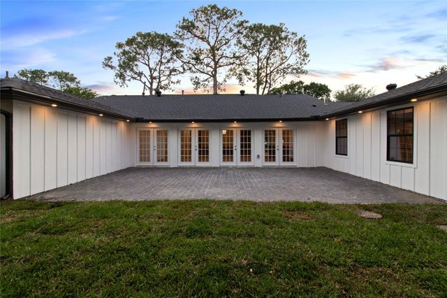 1911 Briarmead Drive, Houston, TX 77057