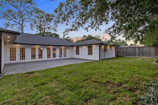 1911 Briarmead Drive, Houston, TX 77057