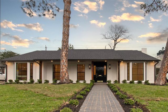 1911 Briarmead Drive, Houston, TX 77057