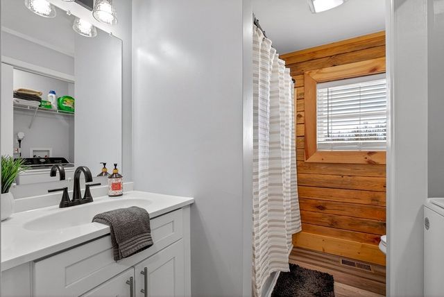 108 Crestview Ln, Livingston, TN 38570