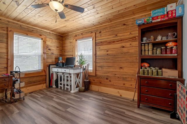 108 Crestview Ln, Livingston, TN 38570