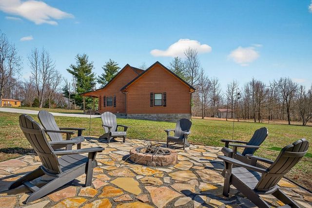 108 Crestview Ln, Livingston, TN 38570