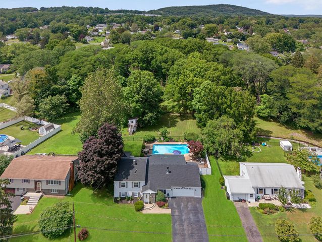 6 Spring Rock Road, New Windsor, NY 12553