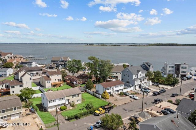 19 Lagoon Drive E, Toms River, NJ 08753