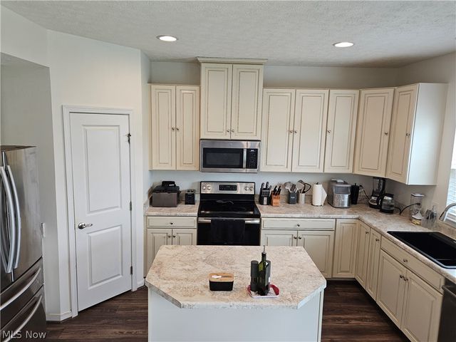 6534 Wisteria Lane, Medina, OH 44256