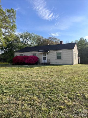 1033 NC 16 Highway N, Taylorsville, NC 28681