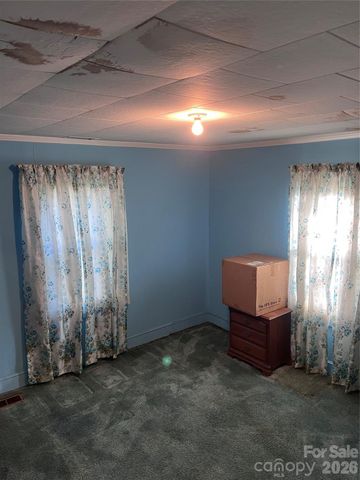 1033 NC 16 Highway N, Taylorsville, NC 28681
