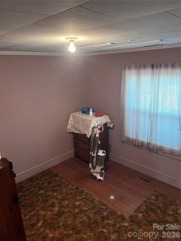 1033 NC 16 Highway N, Taylorsville, NC 28681