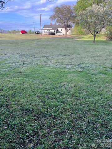1033 NC 16 Highway N, Taylorsville, NC 28681