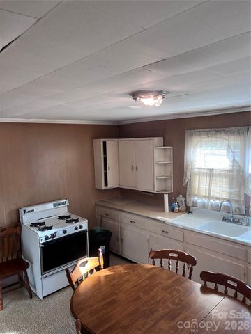 1033 NC 16 Highway N, Taylorsville, NC 28681
