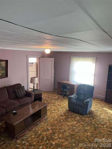 1033 NC 16 Highway N, Taylorsville, NC 28681