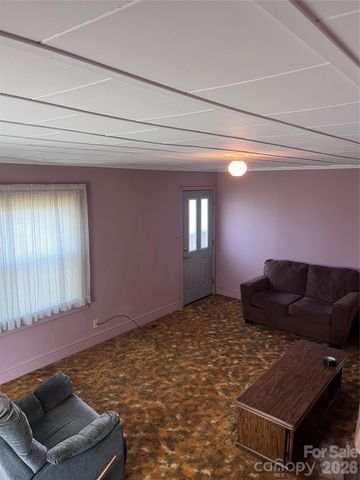 1033 NC 16 Highway N, Taylorsville, NC 28681