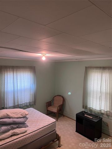 1033 NC 16 Highway N, Taylorsville, NC 28681