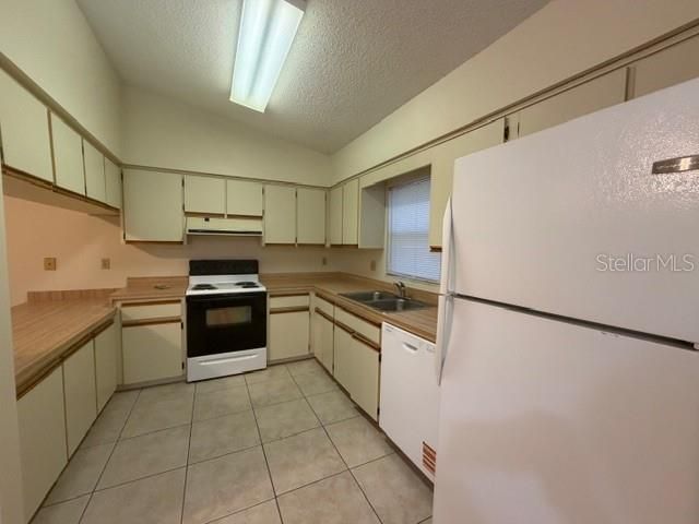 32818 LAKE SQUARE COURT 10, Leesburg, FL 34788