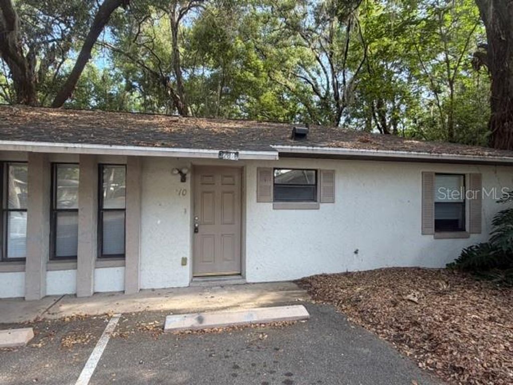 32818 LAKE SQUARE COURT 10, Leesburg, FL 34788