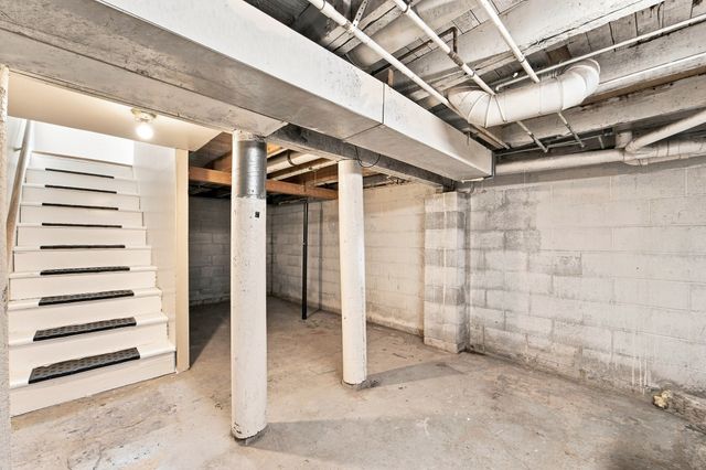 436 1st Street, West Des Moines, IA 50265
