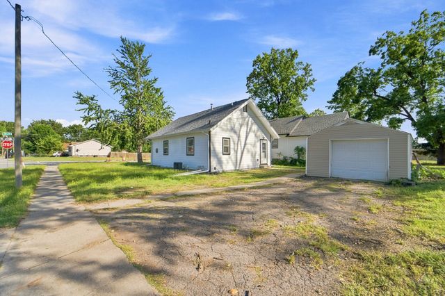 436 1st Street, West Des Moines, IA 50265
