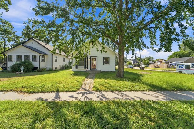 436 1st Street, West Des Moines, IA 50265