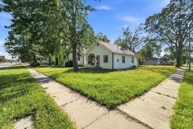 436 1st Street, West Des Moines, IA 50265