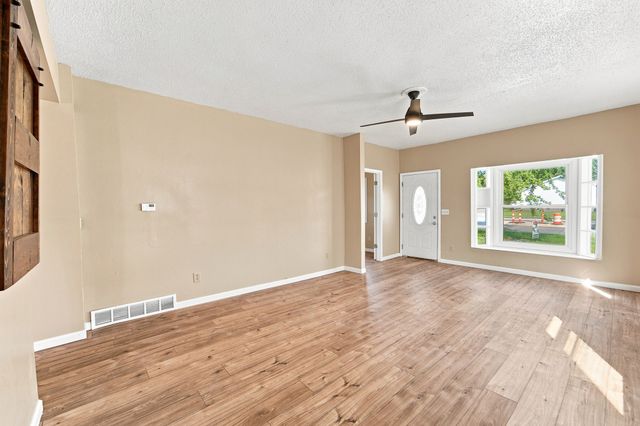 436 1st Street, West Des Moines, IA 50265