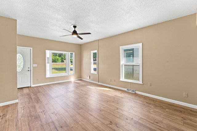 436 1st Street, West Des Moines, IA 50265
