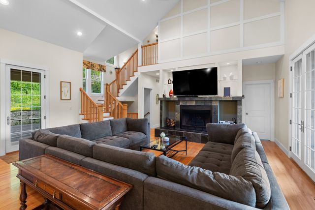 33 Sugarcreek Trail, Galena, IL 61036