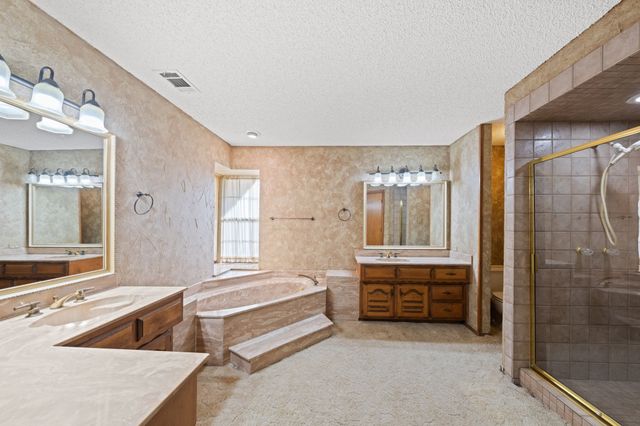 804 Little Creek Trail, Oak Leaf, TX 75154