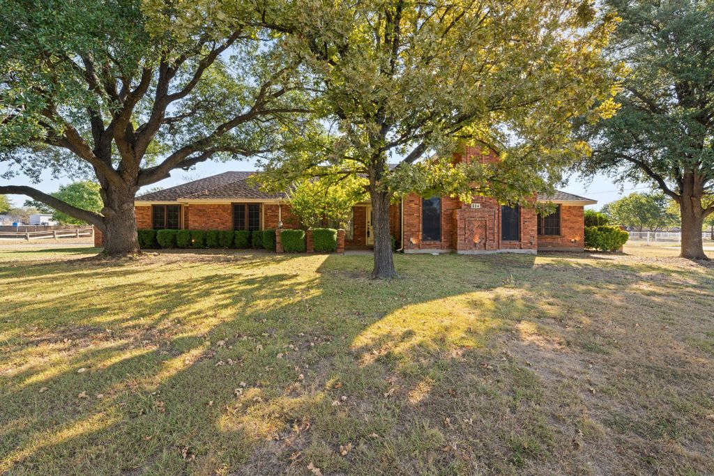 804 Little Creek Trail, Oak Leaf, TX 75154