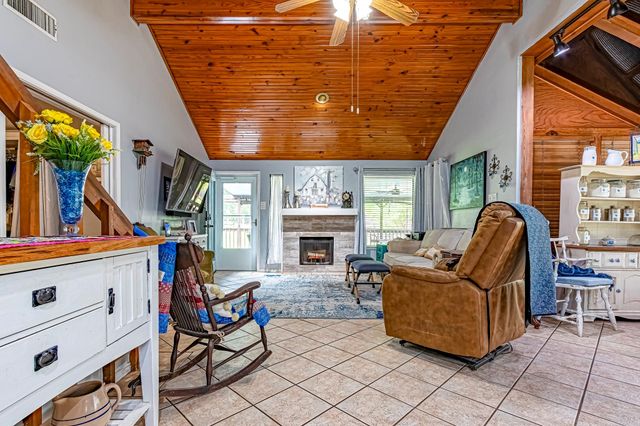 200 Fountain Lake W 125, Livingston, TX 77351
