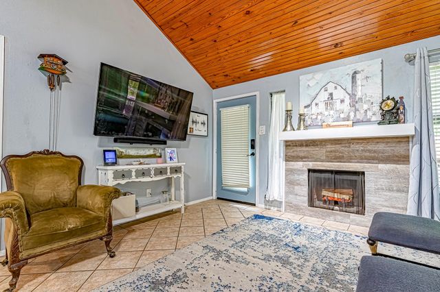 200 Fountain Lake W 125, Livingston, TX 77351