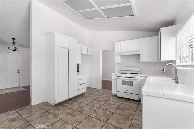 1232 Kings, Palmdale, CA 93551