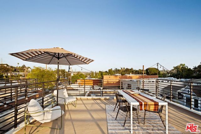 2920 Rowena Avenue 3, Los Angeles, CA 90039