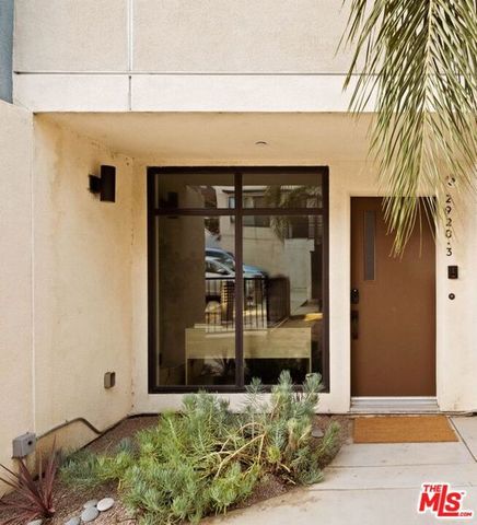 2920 Rowena Avenue 3, Los Angeles, CA 90039