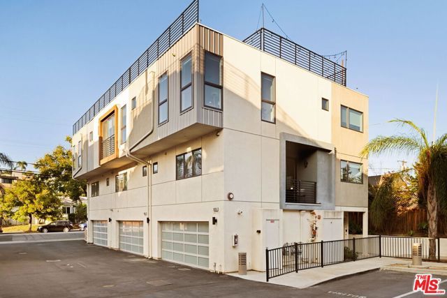 2920 Rowena Avenue 3, Los Angeles, CA 90039
