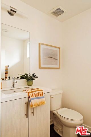 2920 Rowena Avenue 3, Los Angeles, CA 90039