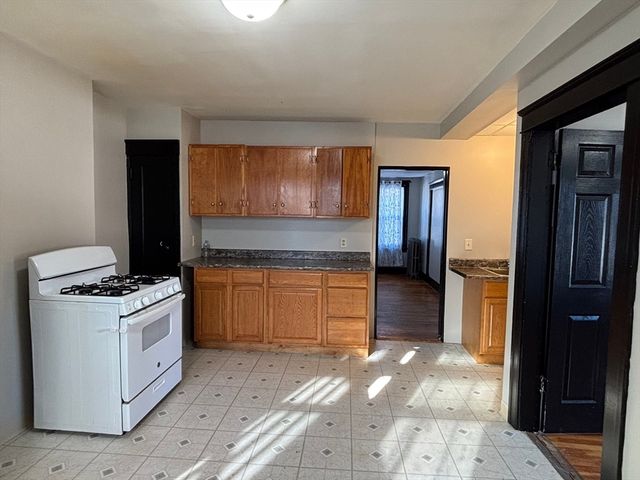 26 Catharine St 4, Worcester, MA 01605